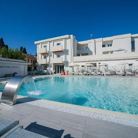 Hotel Love Boat Hotel 3*