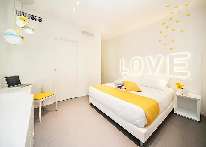 Boat - The Original מלון