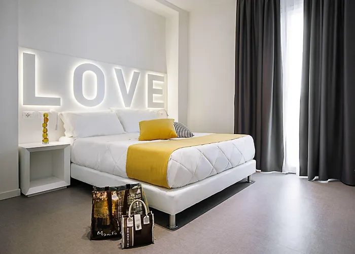 מלון Boat - The Original 3*