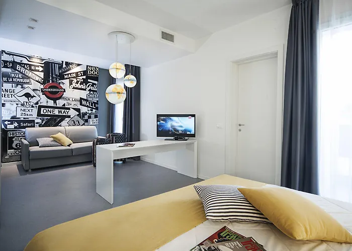 מלון Boat - The Original 3*