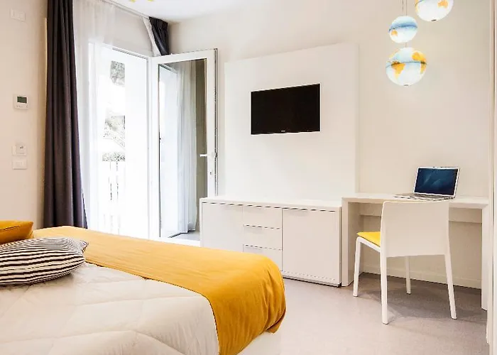 מלון Boat - The Original 3*